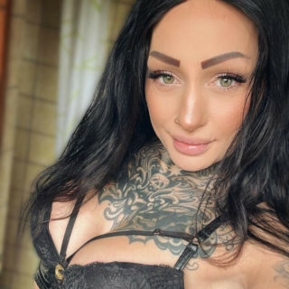 Mia Roux Pornstar