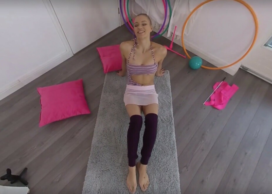 Mia Split: Flexible Gymnast Solo Thrill - Image 1