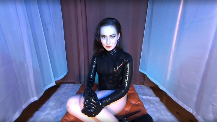 Ms Riots Latex Jerk Off in Stunning 4K - Image 1
