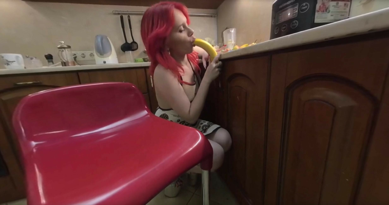 Bela's Sensual Solo Tease in Stunning 4K VR - Image 3