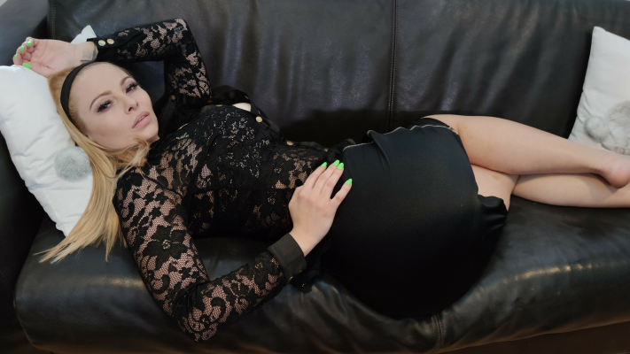 Dominno VR: MILF with Huge Tits in Deep Action - Image 1