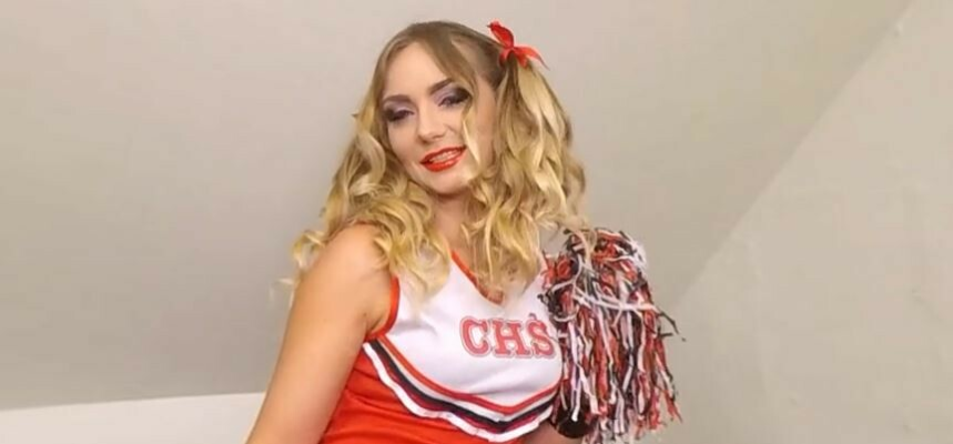 Victoria Puppy Solo Seduction in Stunning 4K - Image 5