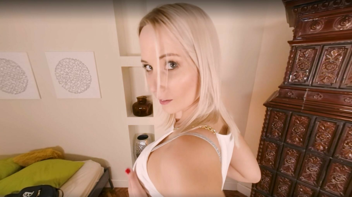 Hot Vacation Day - Image 1