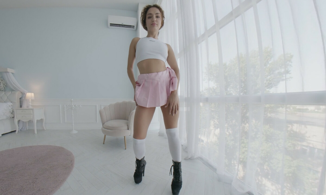 SeaQ's Stunning Ballerina Dance in VR Bliss - Image 1