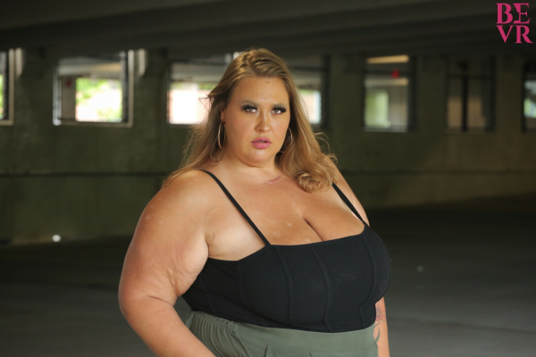 Veronica Jasmine: Curvy Solo Tease in 4K - Image 2